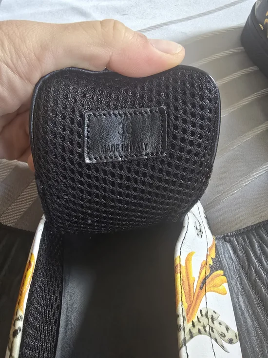 Versace Black & Yellow - Picture 7 of 9